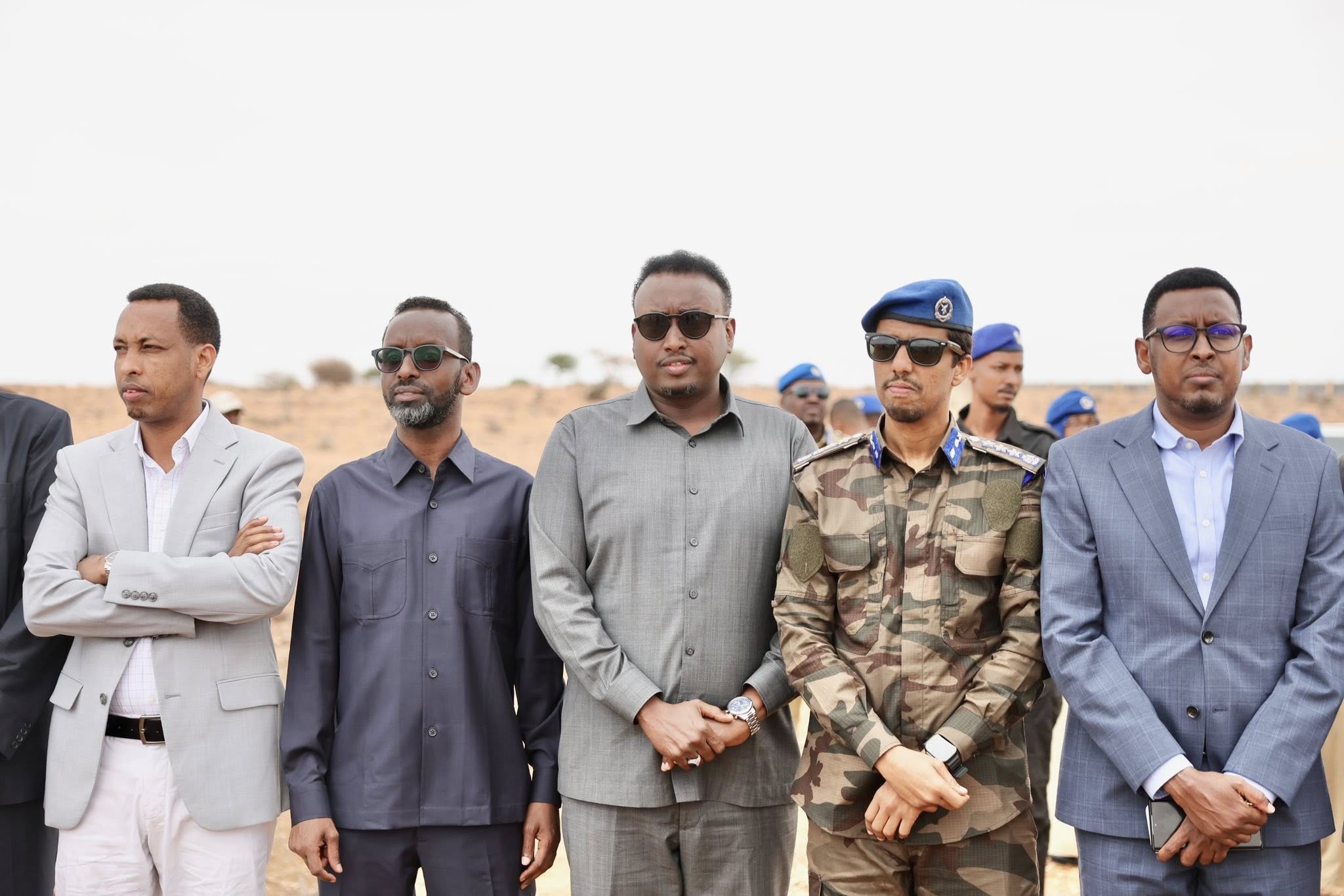 Raysal wasaare Xamse oo mashaariic ka dhagax dhigay Laasacaanood