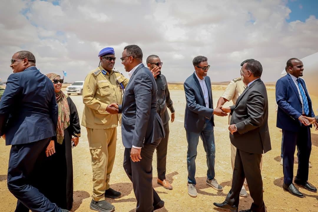 Wafdi hordhac u ah booqashada raysal wasaaraha oo tegay Laasacaanood